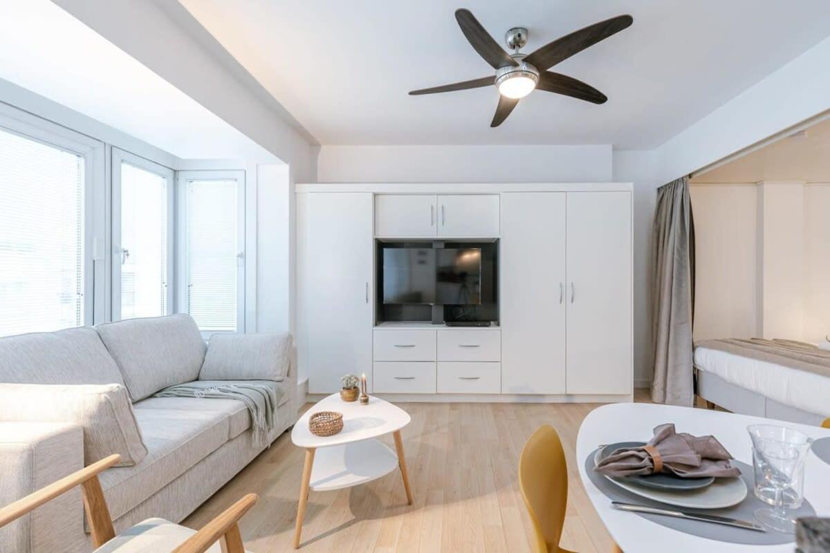 Bright Studio Near The Sea Остенде Экстерьер фото