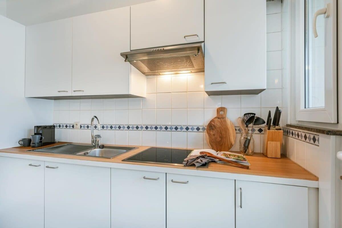 Bright Studio Near The Sea Остенде Экстерьер фото